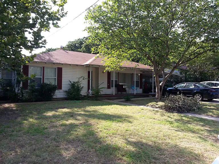 2601 Denison St — Photo 2