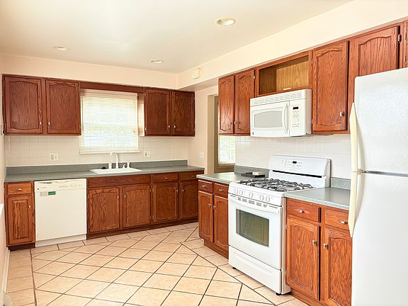 5th image of 8280 Green Dr #8282