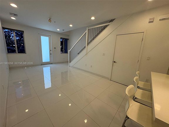 5th image of 2630 NE 213th St Unit 105