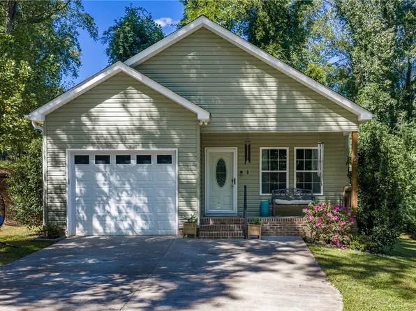 122 W Baker St, Pickens, SC 29671