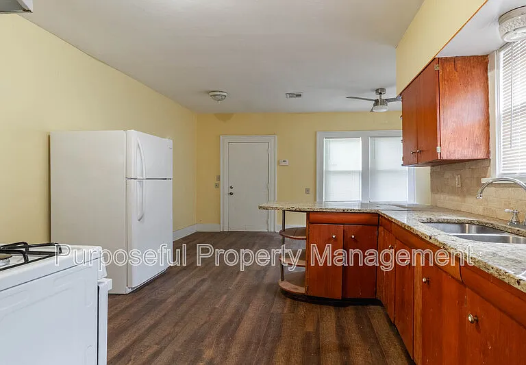 728 NE 15th St — Photo 9