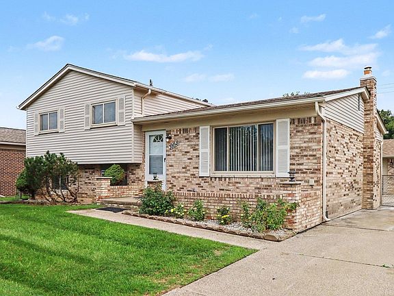 4th image of 39158 Roland Dr