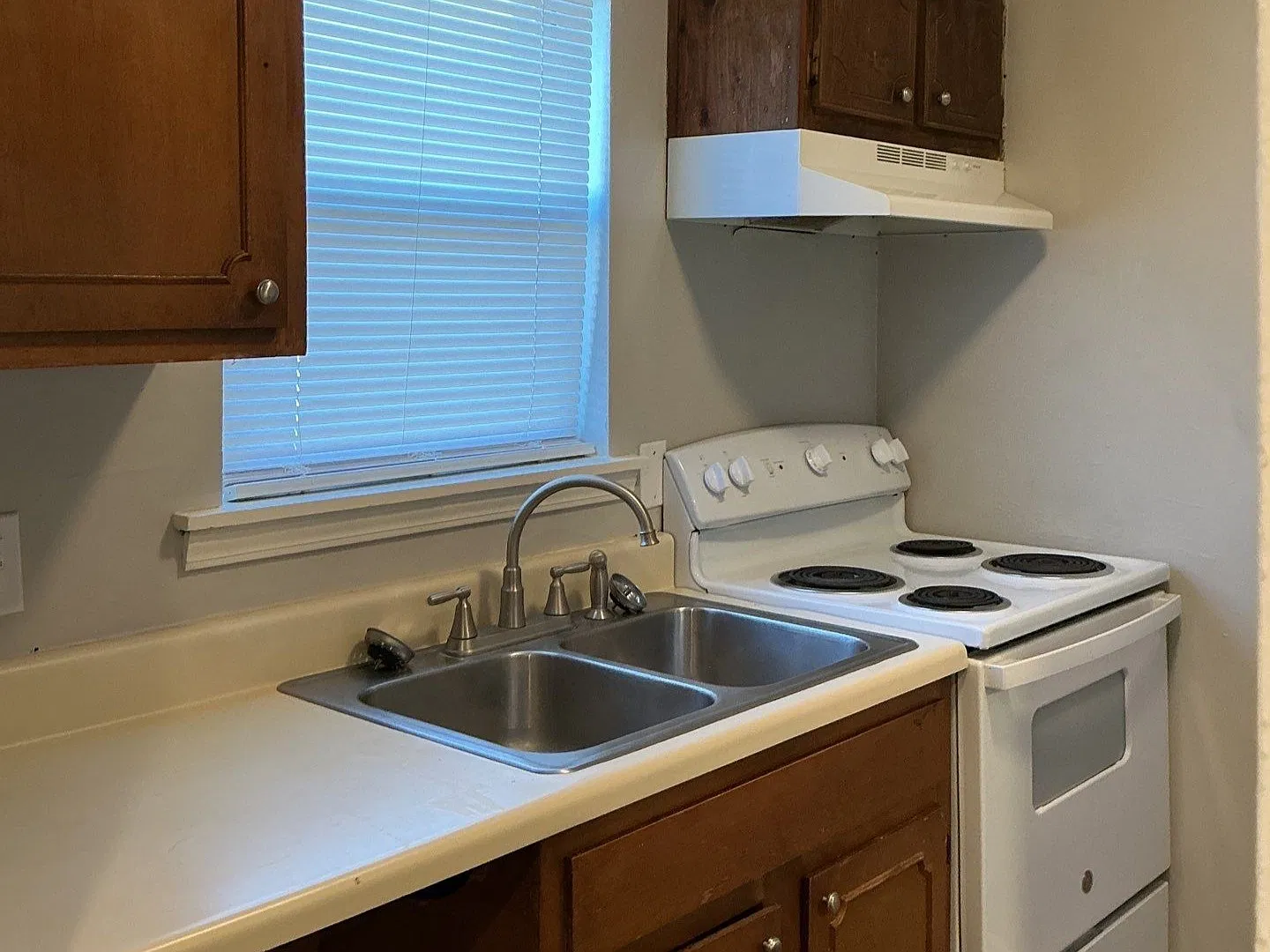 2 bed, 1.5 bath, 1160 sqft, $1,025 — Photo 2