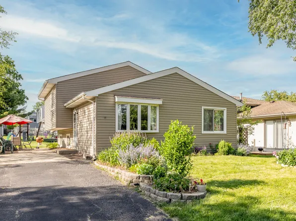 26W314 Cooley Ave, Winfield, IL 60190