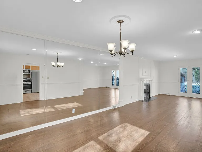 408 Wilby Dr — Photo 8