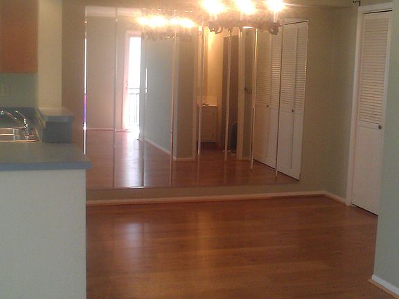 2nd image of 1400 E Bayou Pkwy APT 4A