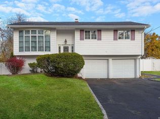 15 Codman St, Brentwood, NY 11717