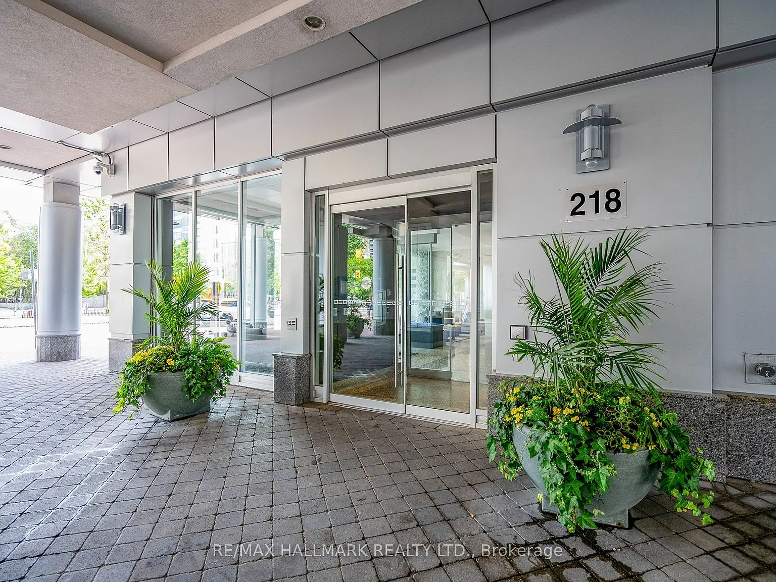 3 bed, $3,200 — Photo 2