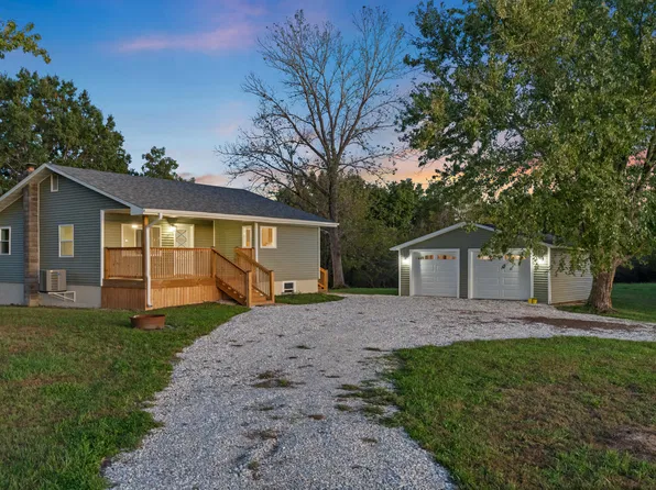 21902 Guthridge Ave, Keytesville, MO 65261