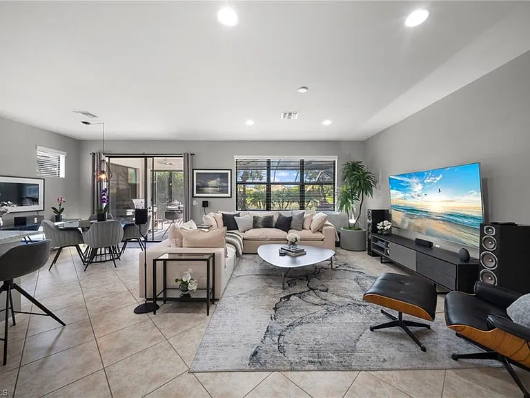 7052 Live Oak Dr — Photo 17