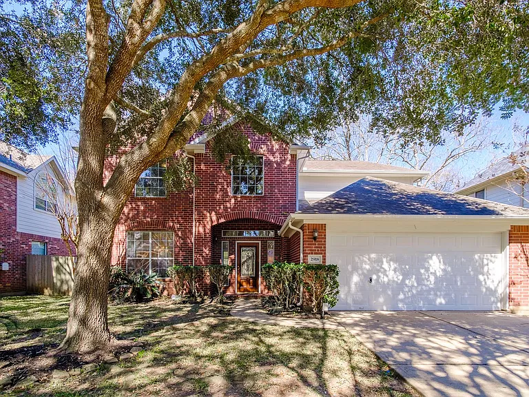 2918 Five Oaks Dr — Photo 1