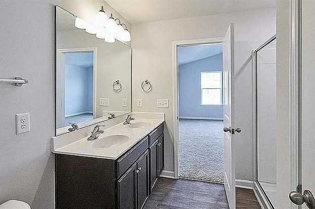 125 Saddlehorse Ln — Photo 2