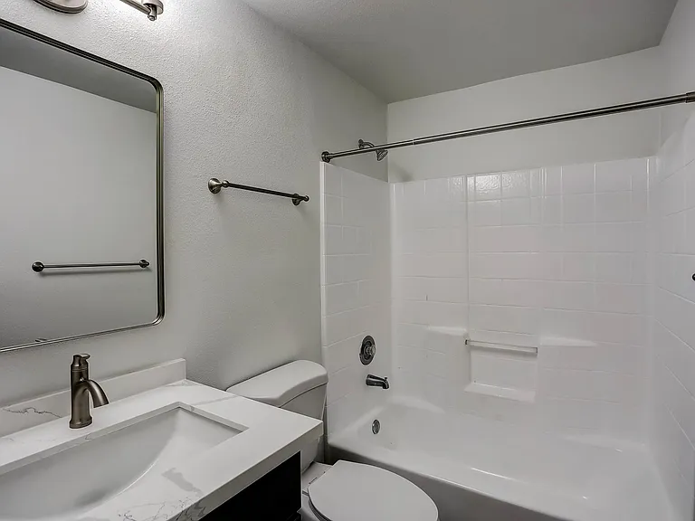 Sunset Highlands Apartments — Photo 11