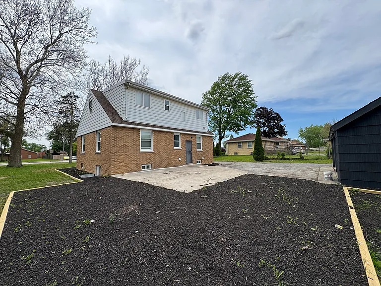 16439 Cottage Grove Ave — Photo 30