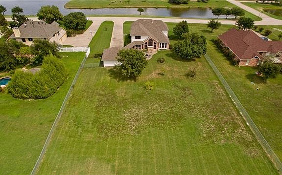 4th image of 223 Lakeside Dr