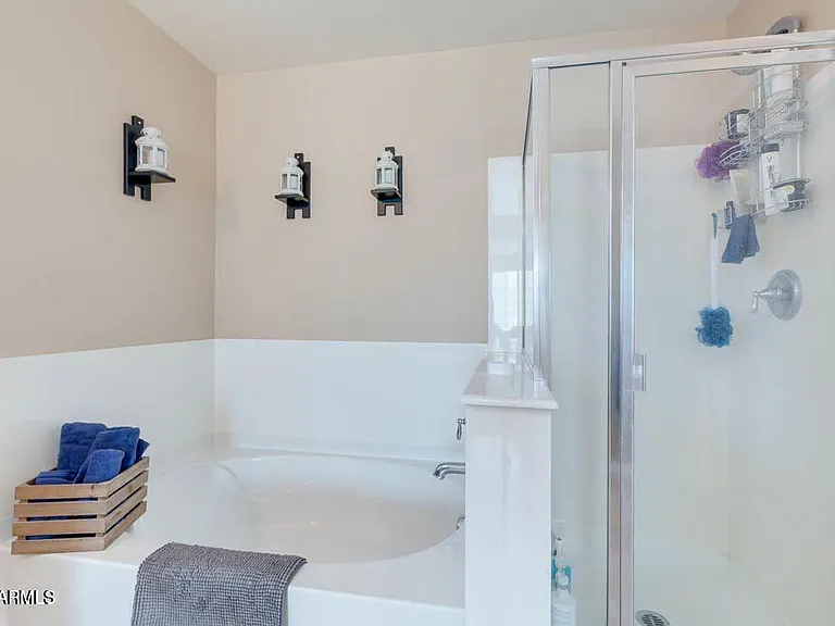 4050 E Oakland St — Photo 13