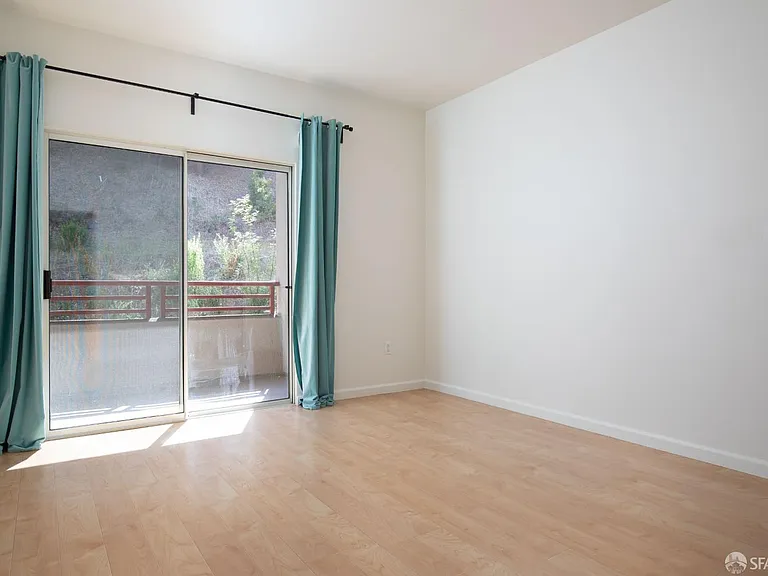 240 Caldecott Ln #108 — Photo 7