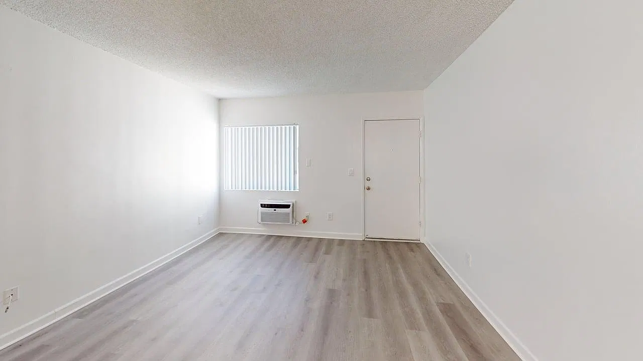 Chateau 16700 Devonshire Apartments, LLC — Photo 4