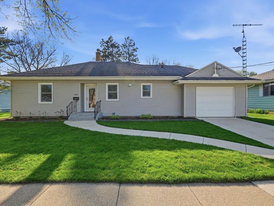 803 E 4th Ave, Brodhead, WI 53520