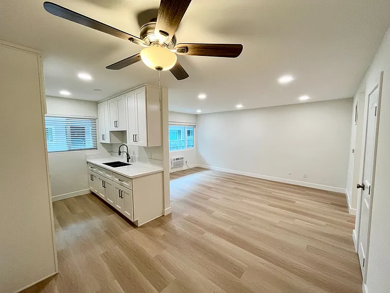 455 W Dryden St — Photo 11