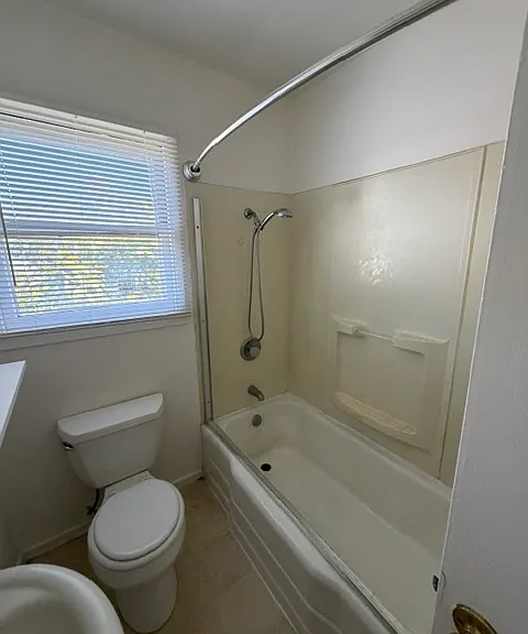 410 E Beach St — Photo 7