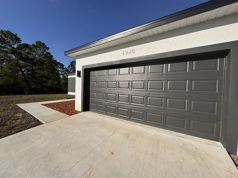 1940 Alan St — Photo 22