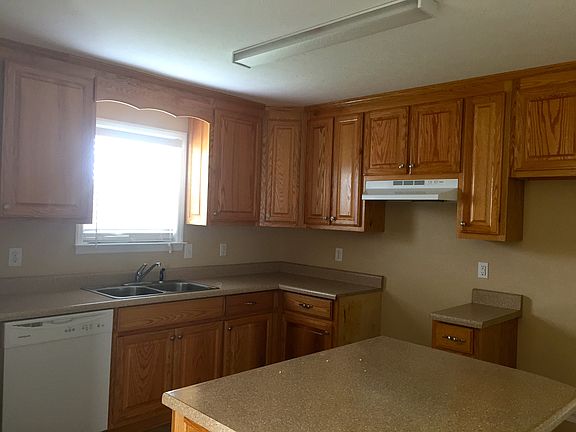 3rd image of 16 Fox Wood Dr