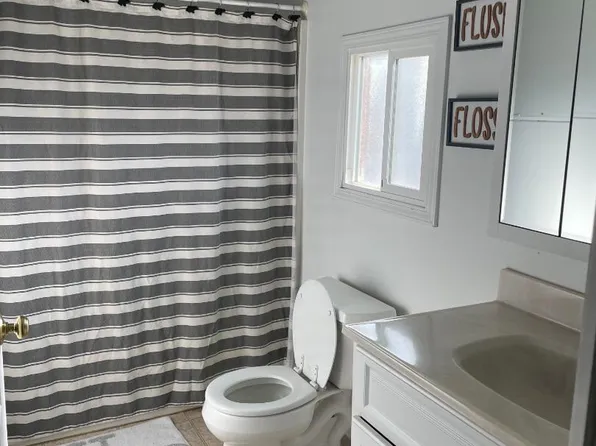 113 Highway 233 APT 3, Kemmerer, WY 83101