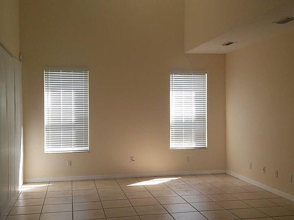 3rd image of 54 Westlee Ln
