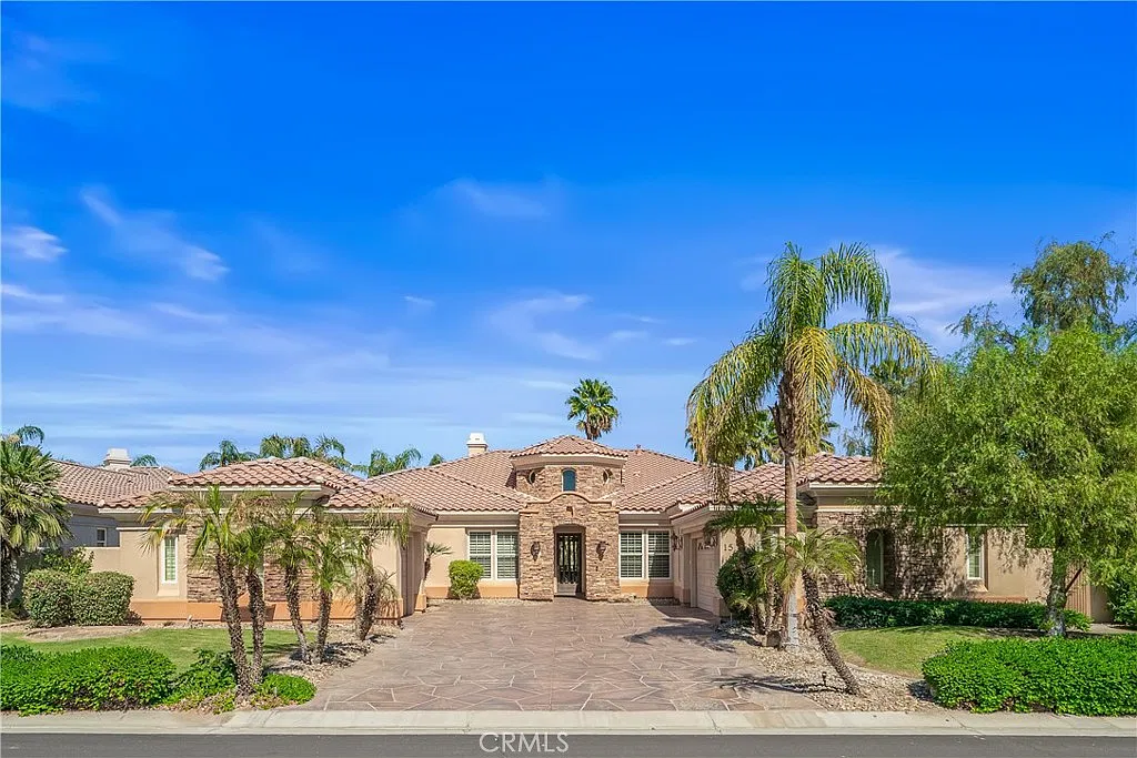 4 bed, 4.5 bath, 4369 sqft, $9,000 — Photo 2