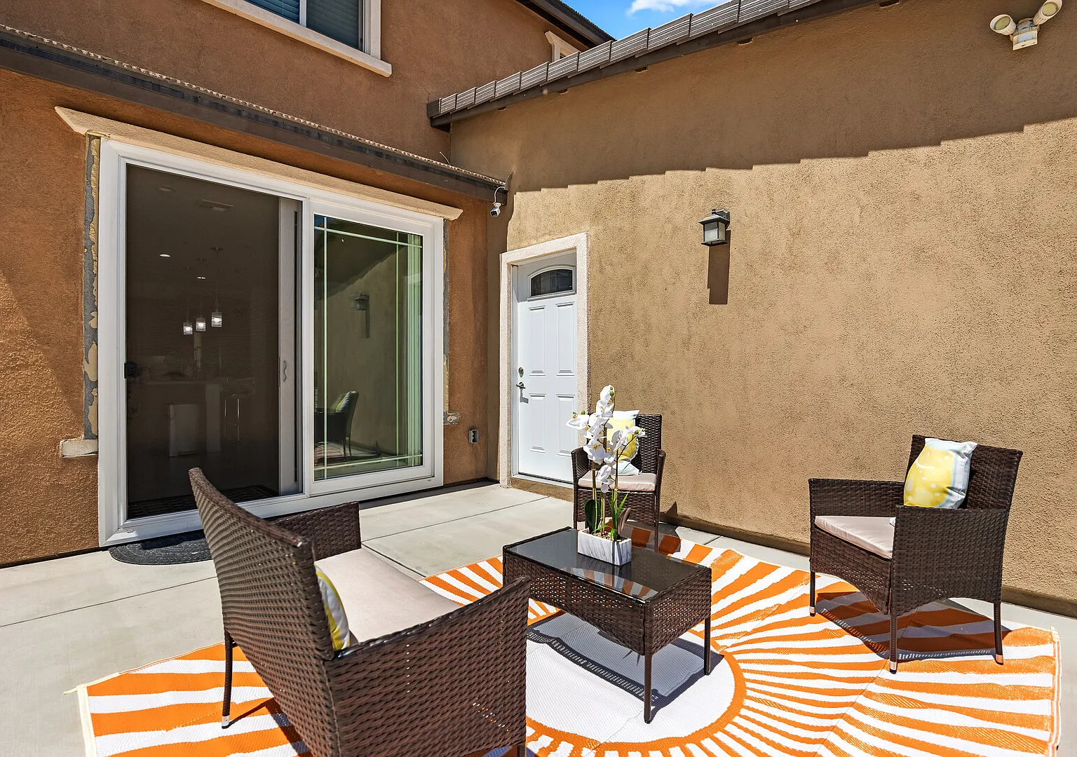 Spacious 5Be 4Ba Home in Jurupa Valley — Photo 3