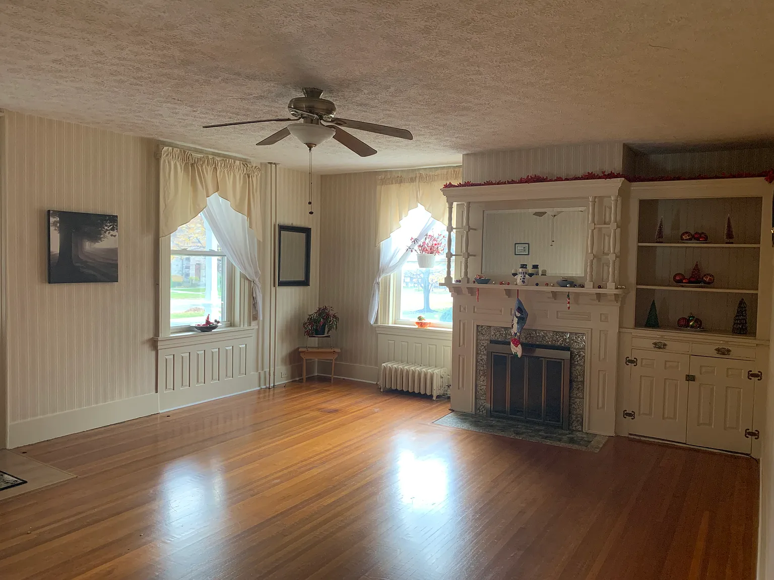3 bed, 1.5 bath, $2,222 — Photo 2
