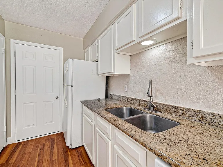 13847 Cherry Hollow Ln — Photo 21