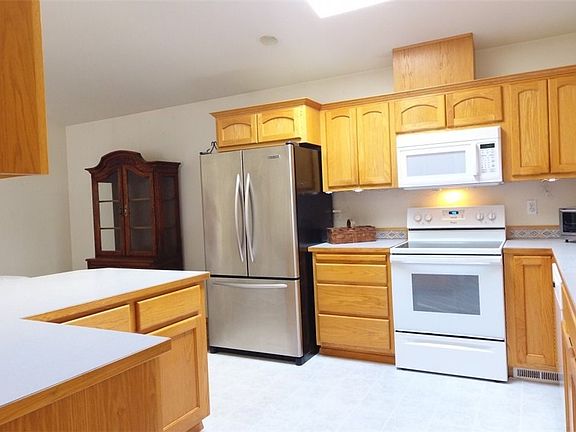 5th image of 9315 45th Dr NE