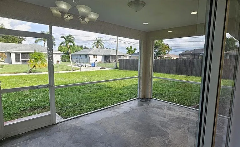 3740 SW Santa Barbara Place Cpe — Photo 20