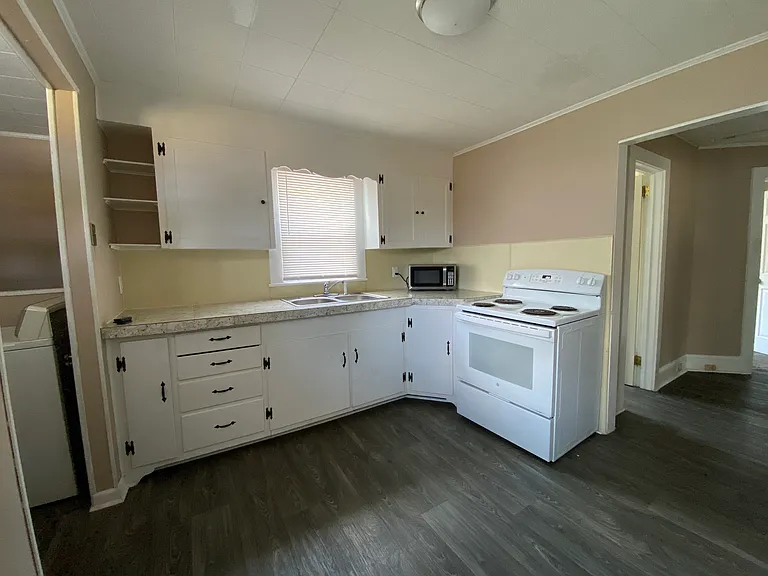 1128 Ava St — Photo 3