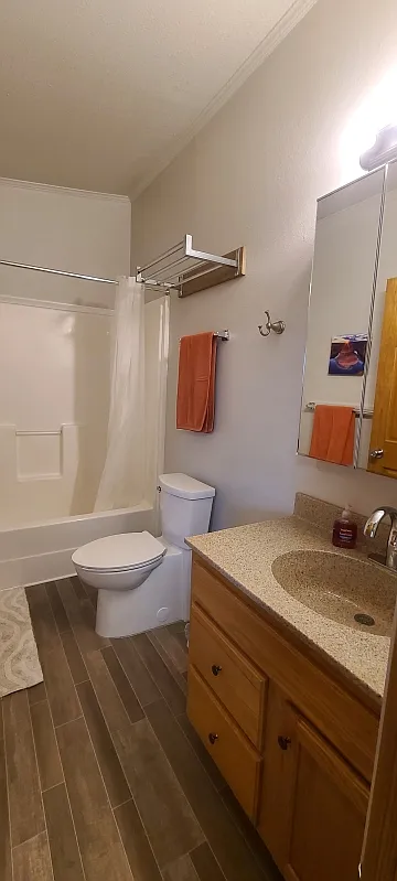 3 bed, $1,400 — Photo 3