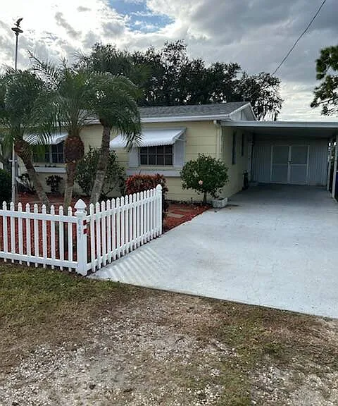 647 Holmes Ave — Photo 1