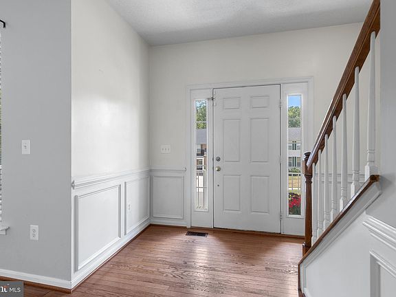 3rd image of 6917 Hawthorne Woods Cir