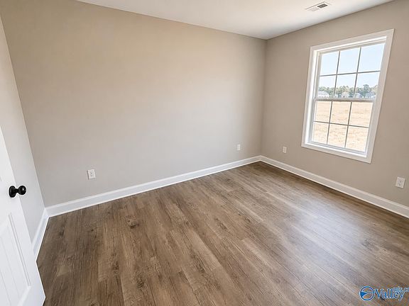 5th image of 700 Doris St