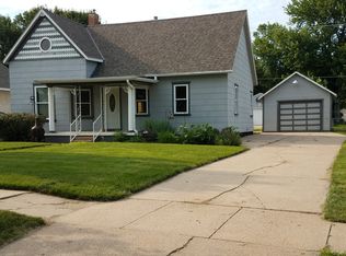 735 E 2nd St, Hastings, NE 68901