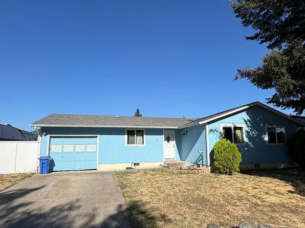 137 Columbia Loop Rd, Roseburg, OR 97471