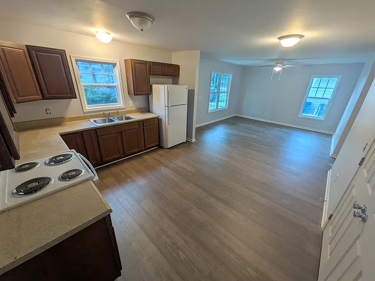 549 Stevens St — Photo 4