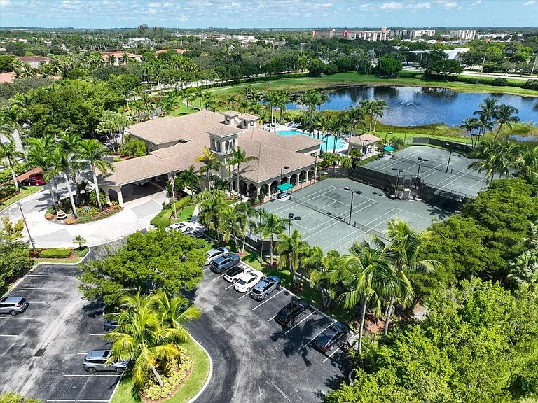 15323 Fiorenza Cir — Photo 41