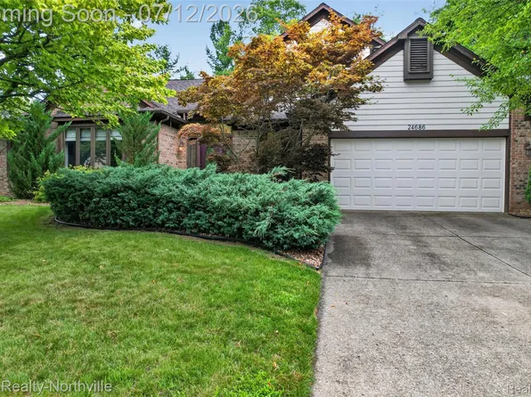 24686 Venice Dr, Novi, MI 48374