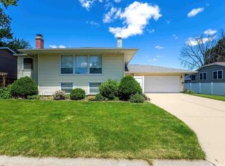 619 Olive Ct, Geneseo, IL 61254