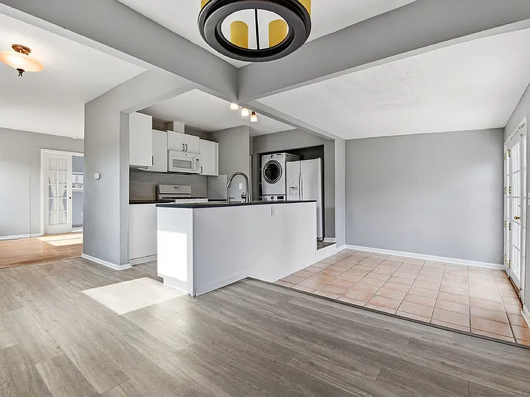 1200 Spruce St — Photo 8