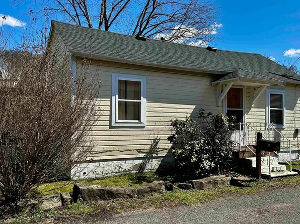 216 2nd St, Monongah, WV 26554