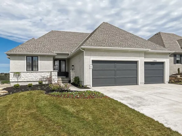 10312 W 151st Pl, Overland Park, KS 66221
