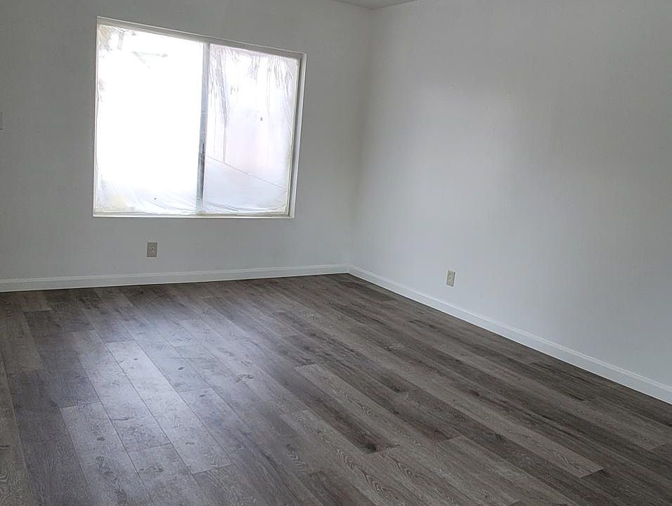 1st image of 20421 Saticoy St #27